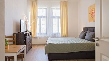 3 bedrooms, travel cot, free WiFi, bed sheets