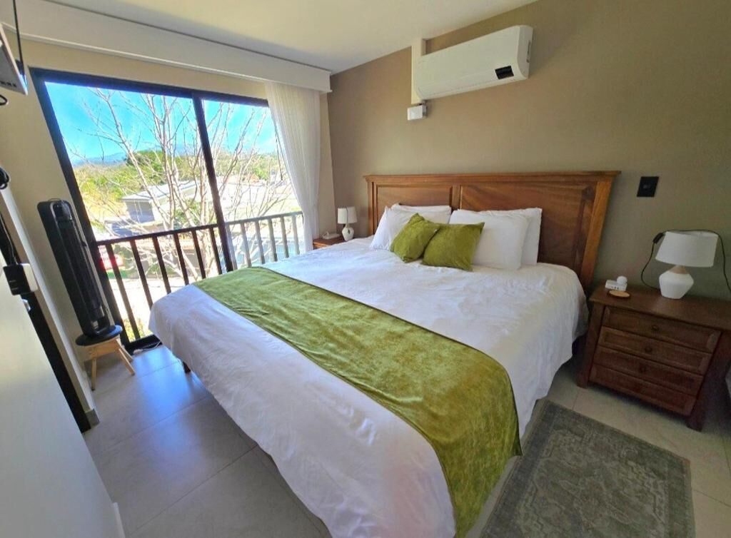 3 chambres, coffres-forts dans les chambres, fer et planche à repasser