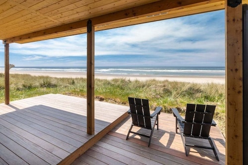 Sol Luna-Beachfront, hot tub, VIEWS, dog OK