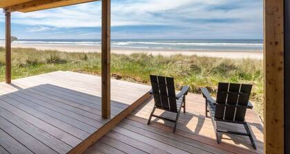 Sol Luna-Beachfront, hot tub, VIEWS, dog OK