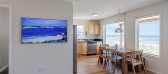 Sol Luna-oceanfront, hot tub, amazing views!