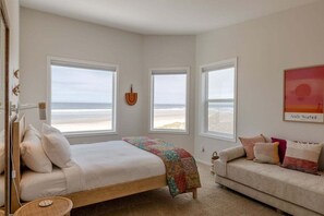 3 bedrooms, WiFi, bed sheets - Sol Luna-Beachfront, hot tub, VIEWS, dog OK (Cloverdale)