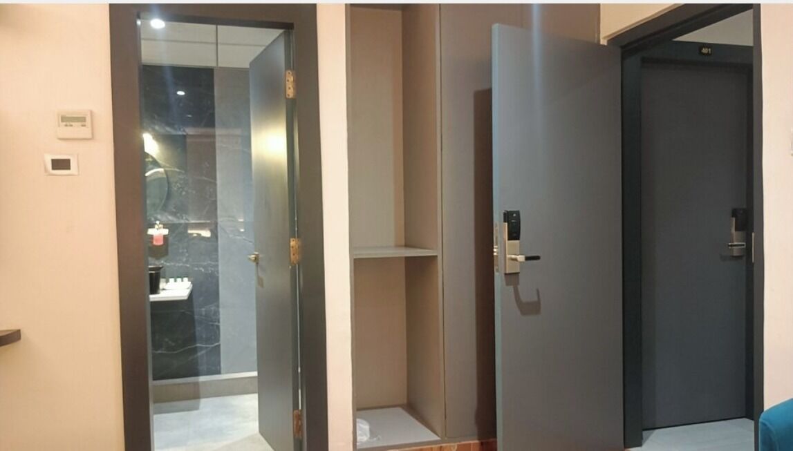 Shower, free toiletries, towels, soap