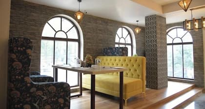Hotel Golden Leaf