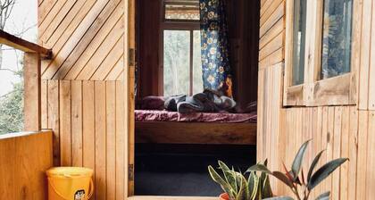 Uncharted Retreats - Nomee Homestay 5 double bed rooms and 1 premium attic room.