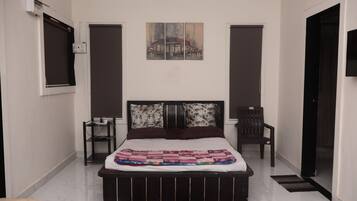 1 bedroom, Egyptian cotton sheets, premium bedding, memory foam beds