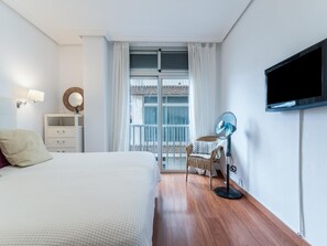 2 bedrooms, iron/ironing board, Internet, bed sheets