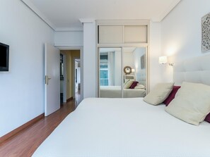 2 عدّة غرف نوم ومكواة/لوح كي وخدمة الإنترنت وملاءات أسرّة