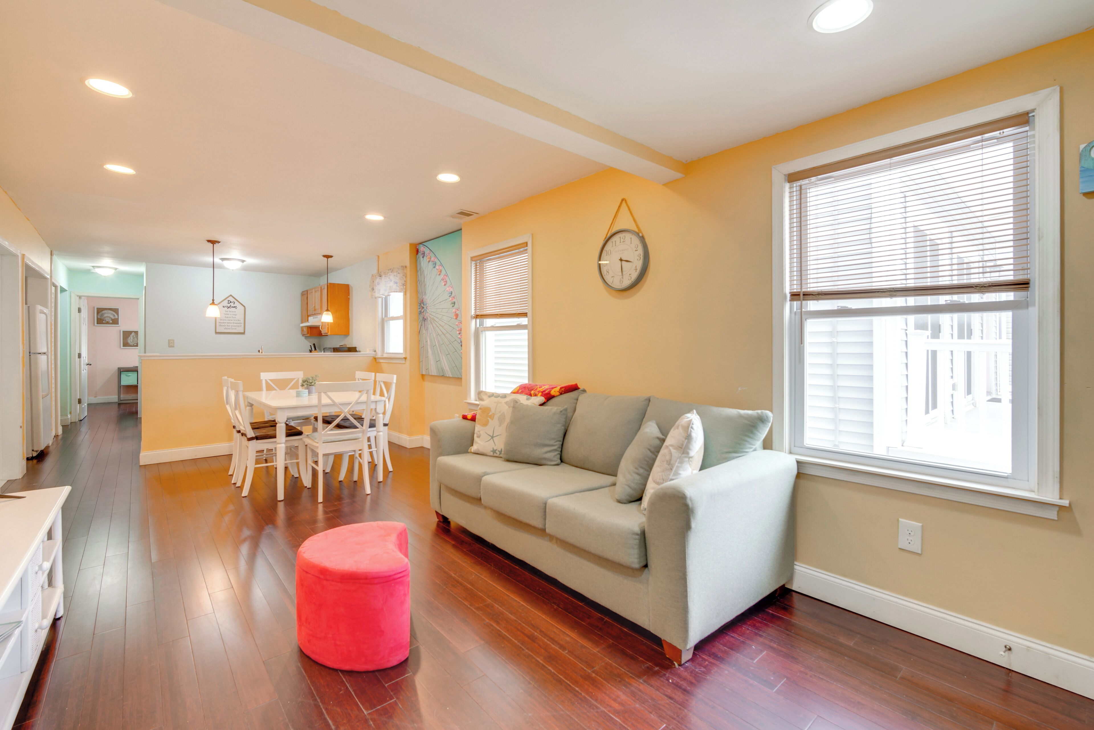 Walk To Ventnor Beach & Boardwalk: Coastal Gem - New Jersey