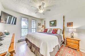 2 bedrooms, desk, iron/ironing board, Internet - Walk to Dtwn Ruidoso: Mtn-View Condo w/ Pool! (Ruidoso)