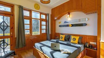 Standard Double Room with Balcony | Bed sheets