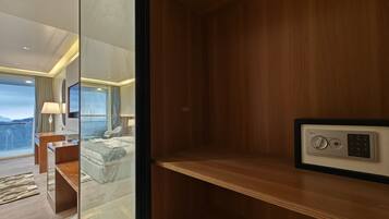 King Room | Free WiFi