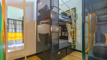 Gemeinsamer Deluxe-Schlafsaal, Gemischter Schlafsaal (Bed in 4 Bed) | Verdunkelungsvorhänge, Bettwäsche