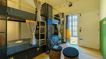 Bed in 4 Bed Mixed Dormitory | Blackout drapes, bed sheets