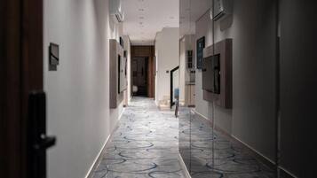 Three-Bedroom Apartment | Terraza o patio