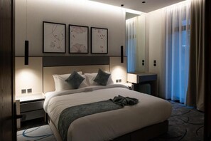 Two-Bedroom Apartment | Strykejern/-brett og wi-fi (inkludert)