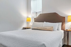 2 bedrooms, desk, WiFi, bed sheets