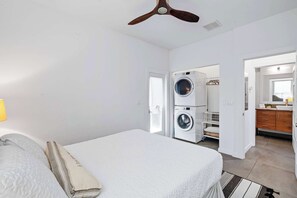 2 bedrooms, desk, WiFi, bed sheets