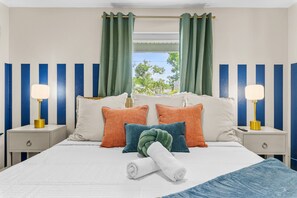 6 bedrooms, desk, iron/ironing board, travel crib