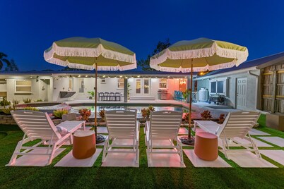 Sleeps 20~Basketball Court~Pool~Movie Room