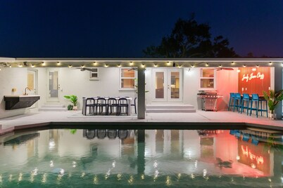 Sleeps 20~Basketball Court~Pool~Movie Room