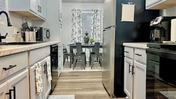 Micro-ondes, four, plaque de cuisson, lave-vaisselle