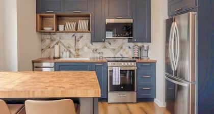 Newly Renovated Mid Century Modern Coach House