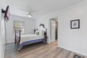 Signature House, Fireplace | 1 bedroom, individually decorated, individually furnished - Little Bit Of Country (Sevierville)