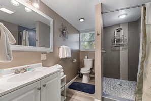 Signature House, Fireplace | Bathroom - Little Bit Of Country (Sevierville)