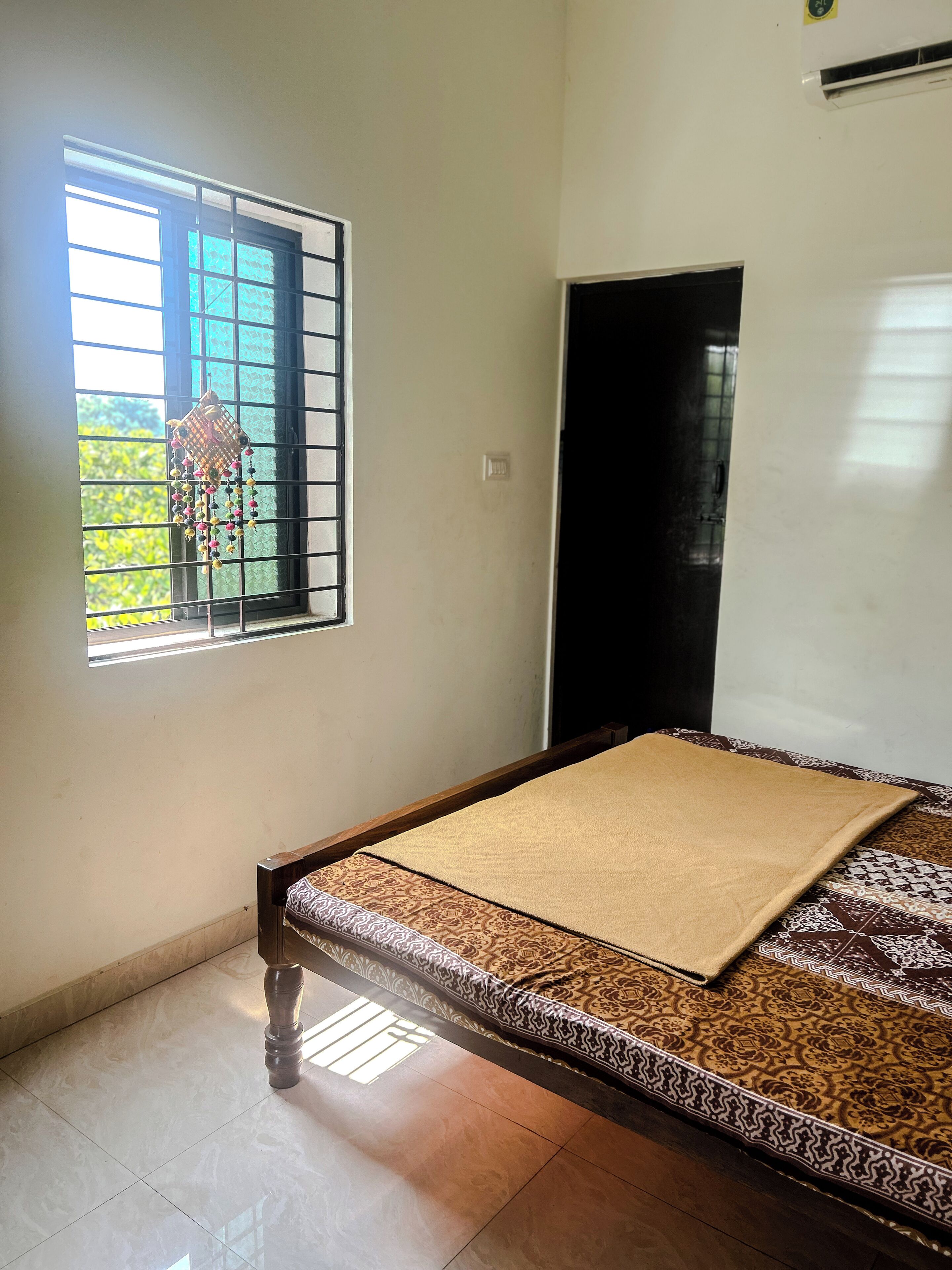 Standard Room, Balcony | Laptop workspace, iron/ironing board, rollaway beds, bed sheets