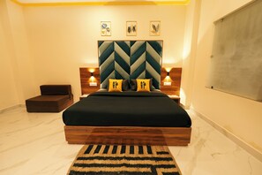 Verdunkelungsvorhänge, schallisolierte Zimmer, Bügeleisen/Bügelbrett