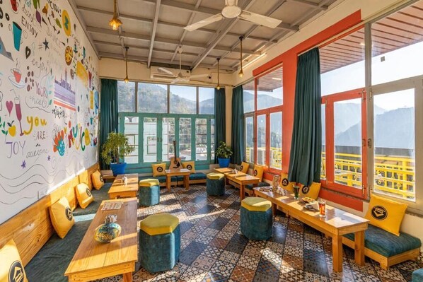 Living area - The Hosteller Rishikesh, Upper Tapovan (Uttarakhand)