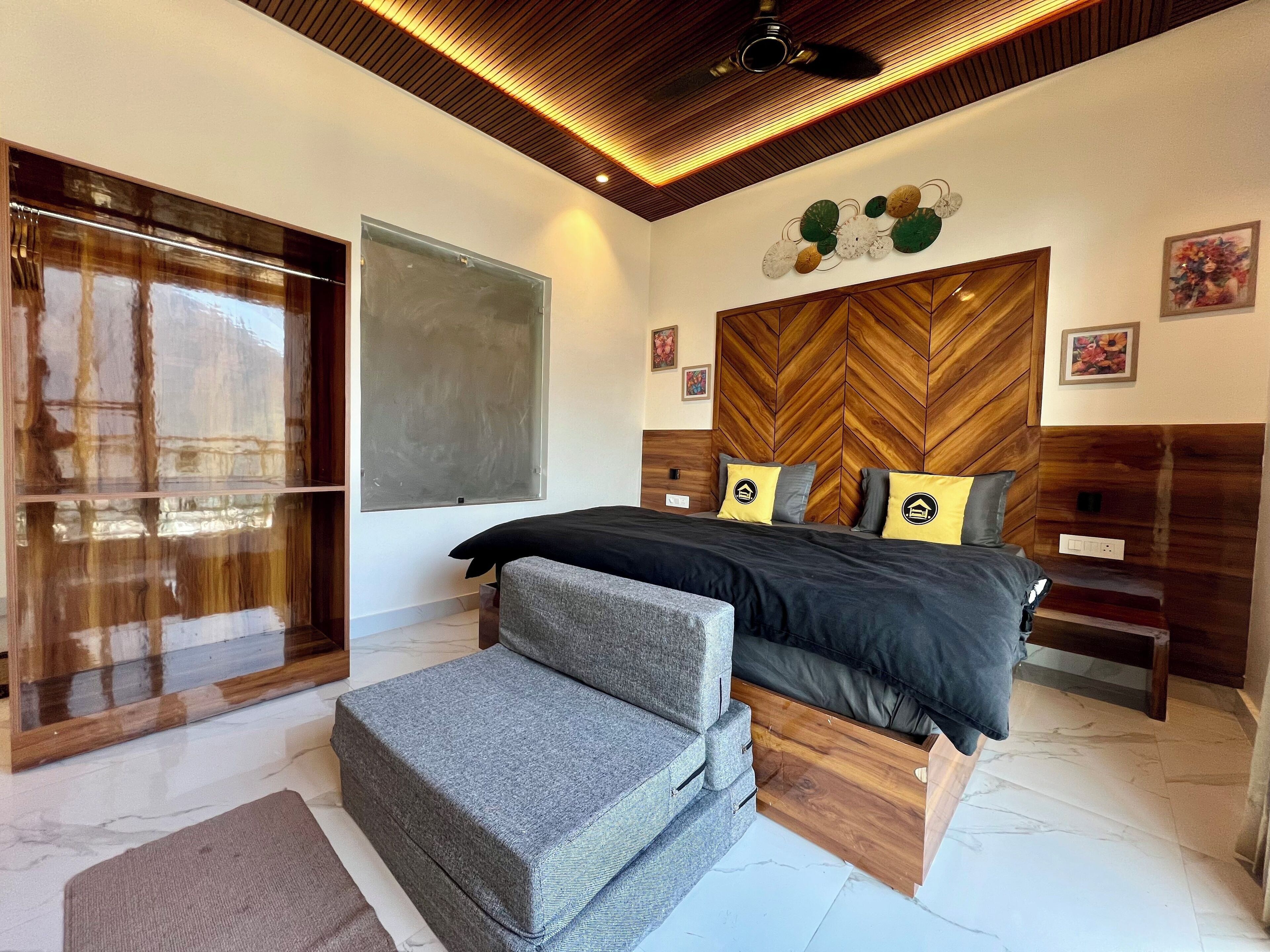 Cortinas blackout y sistema de insonorización 