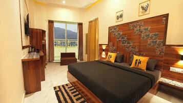 1 bedroom, blackout curtains, soundproofing, iron/ironing board