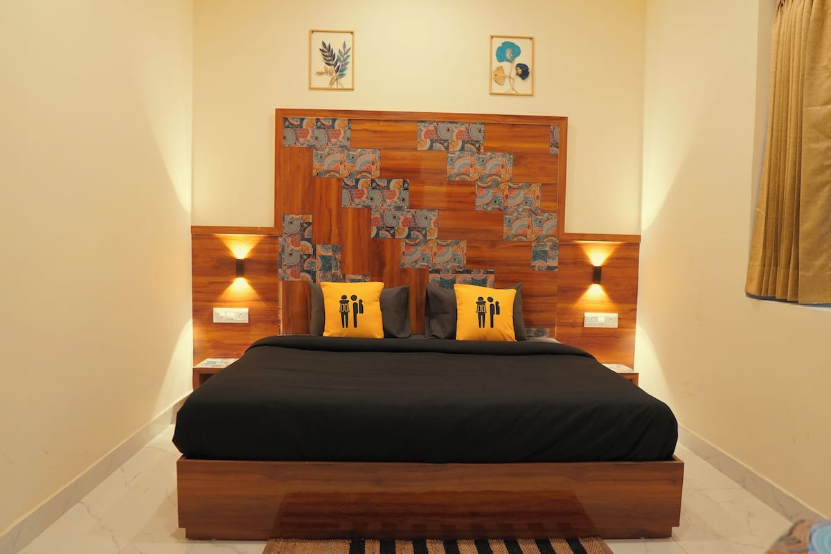 1 bedroom, blackout drapes, soundproofing, iron/ironing board