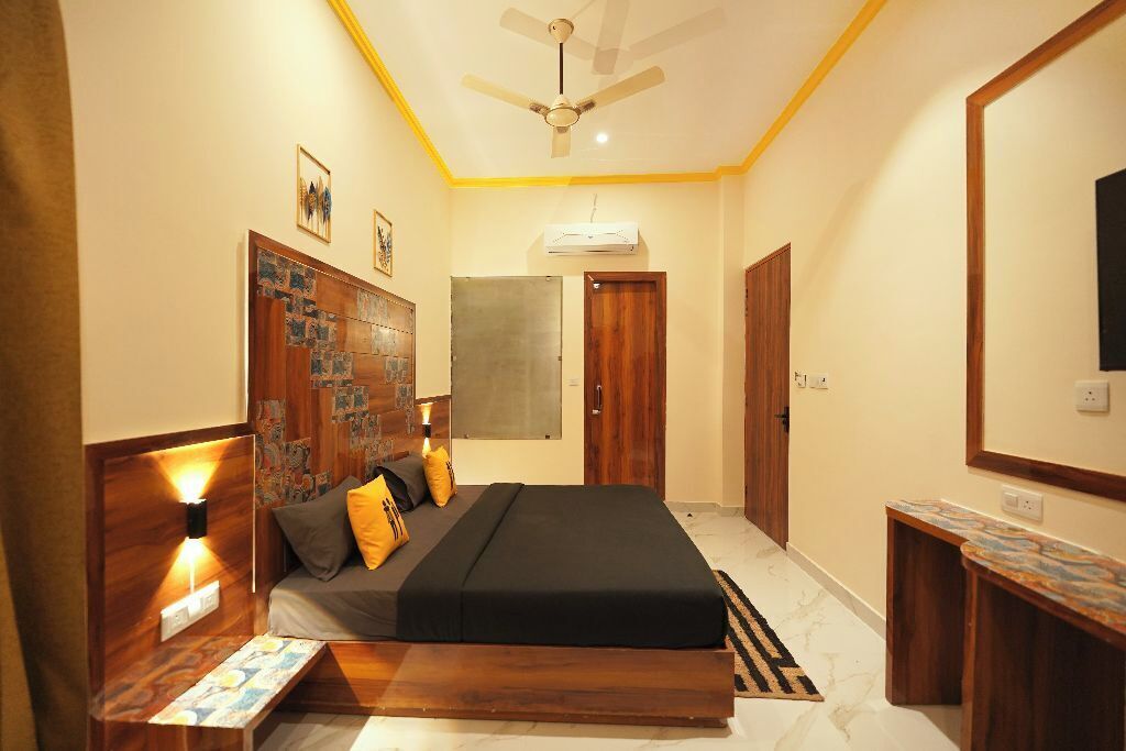 Superior Double Room | Blackout drapes, soundproofing, iron/ironing board, free WiFi