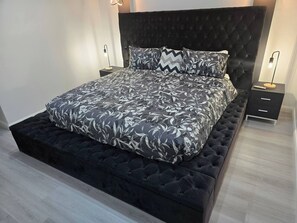 4 bedrooms, iron/ironing board, Internet, bed sheets