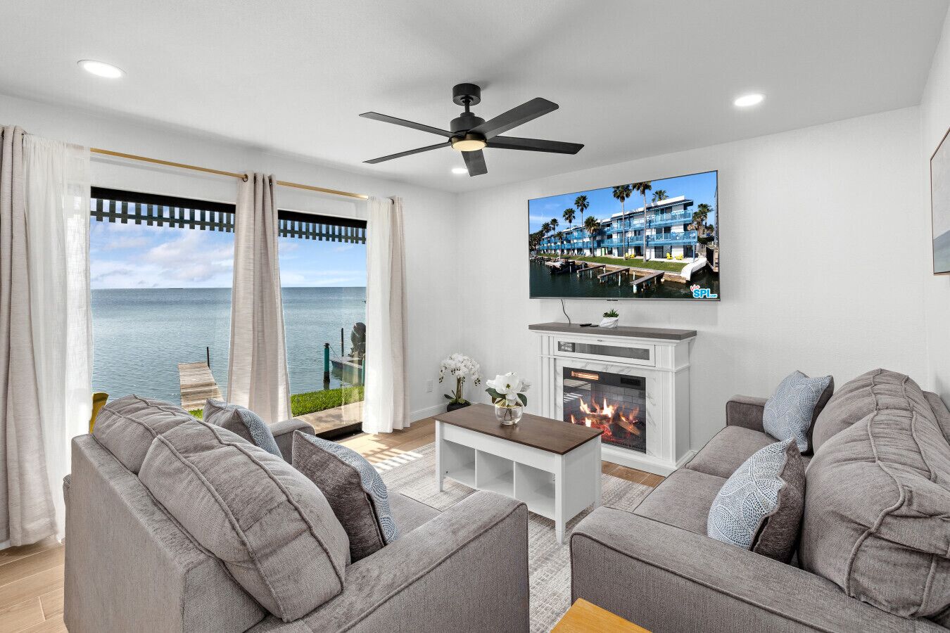 Smart TV, fireplace, stereo