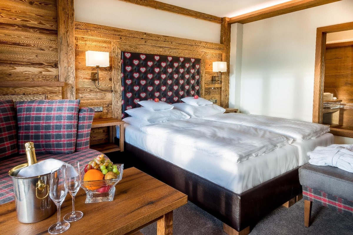Tweepersoonskamer | 1 slaapkamer, een minibar, een strijkplank/strijkijzer, gratis wifi
