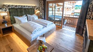 Suite | Minibar, iron/ironing board, free WiFi, bed sheets