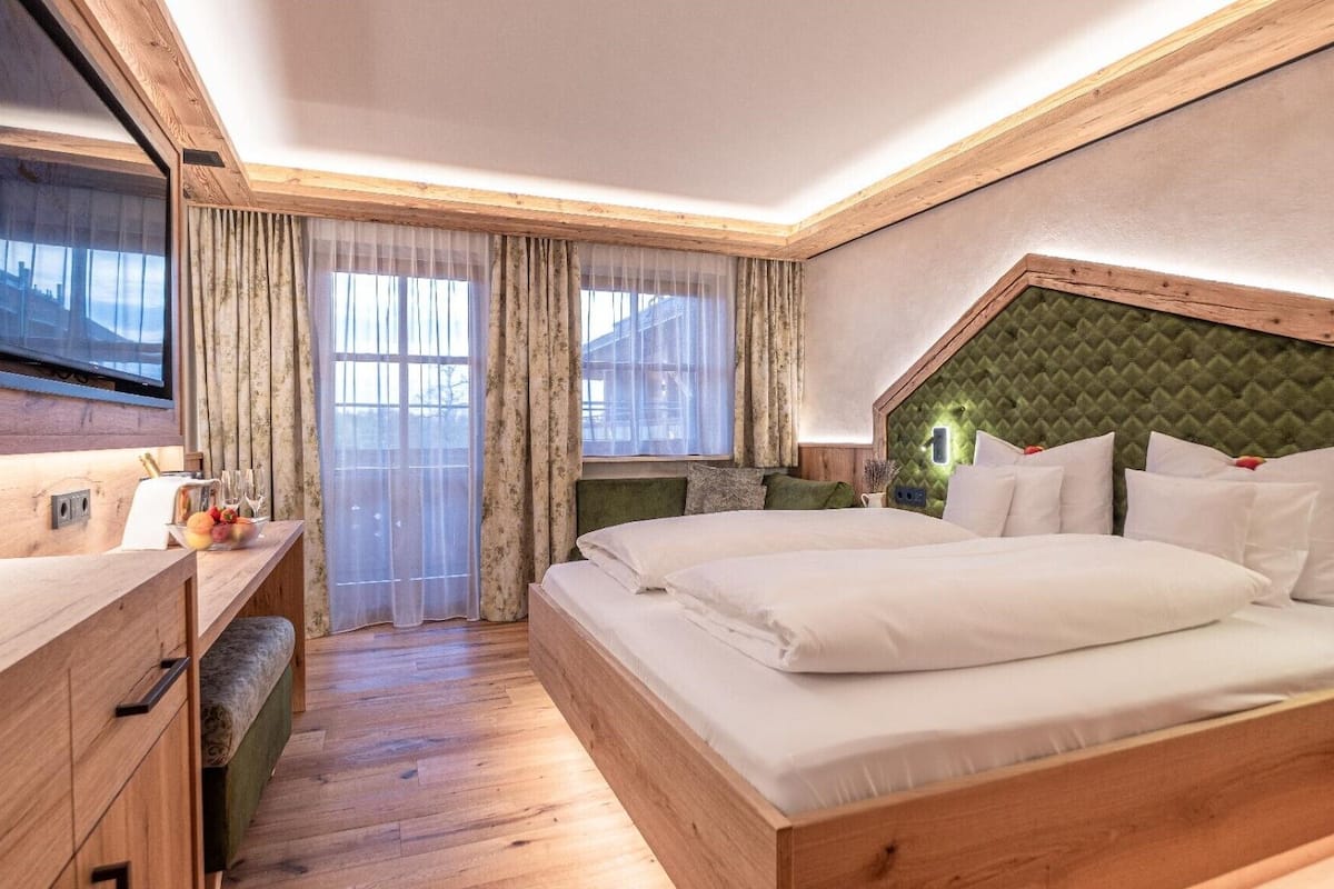 Tweepersoonskamer | 1 slaapkamer, een minibar, een strijkplank/strijkijzer, gratis wifi