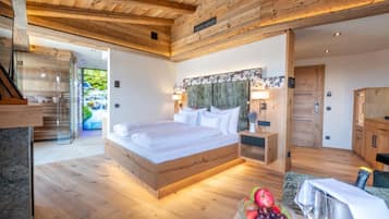 Minibar, iron/ironing board, free WiFi, bed sheets
