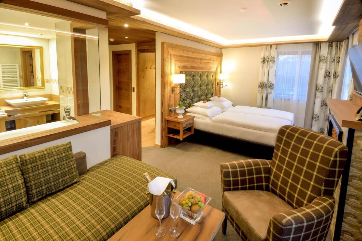 Suite | 1 slaapkamer, een minibar, een strijkplank/strijkijzer, gratis wifi