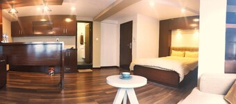 Quays Himalayan Hotel & Apartments