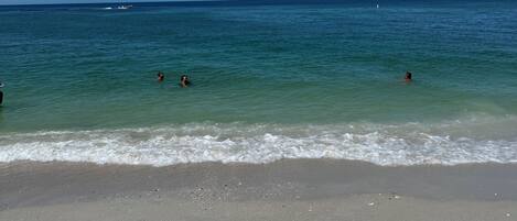 Solsenger og strandhåndklær