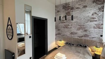1 slaapkamer, een strijkplank/strijkijzer, wifi, beddengoed