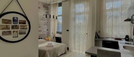 1 slaapkamer, een strijkplank/strijkijzer, wifi, beddengoed