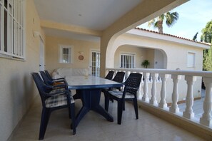 Outdoor dining - Private Pool Villa Near Golf (Rojales)