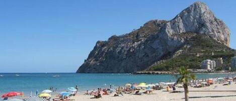 Una spiaggia nelle vicinanze