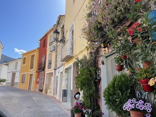 Mediterraner Rückzugsort mit Garten